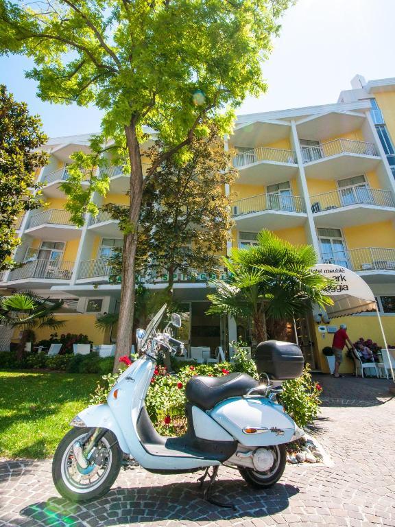 Hotel Park Spiaggia Градо Екстериор снимка